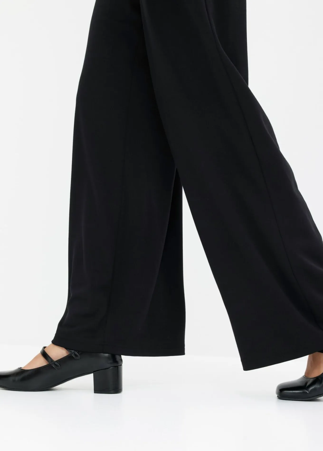 Pantalón de punto con cierre decorativo