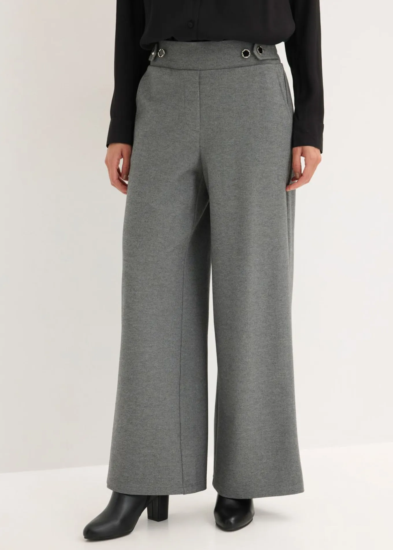 Pantalón de punto con cierre decorativo