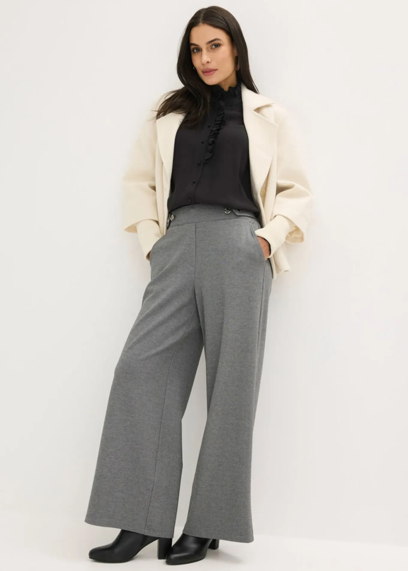 Pantalón de punto con cierre decorativo