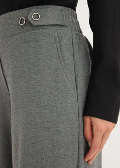 Pantalón de punto con cierre decorativo