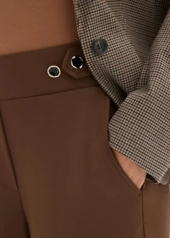Pantalón de punto con cierre decorativo