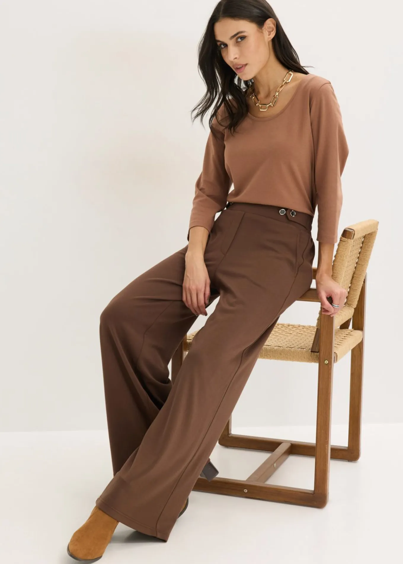 Pantalón de punto con cierre decorativo