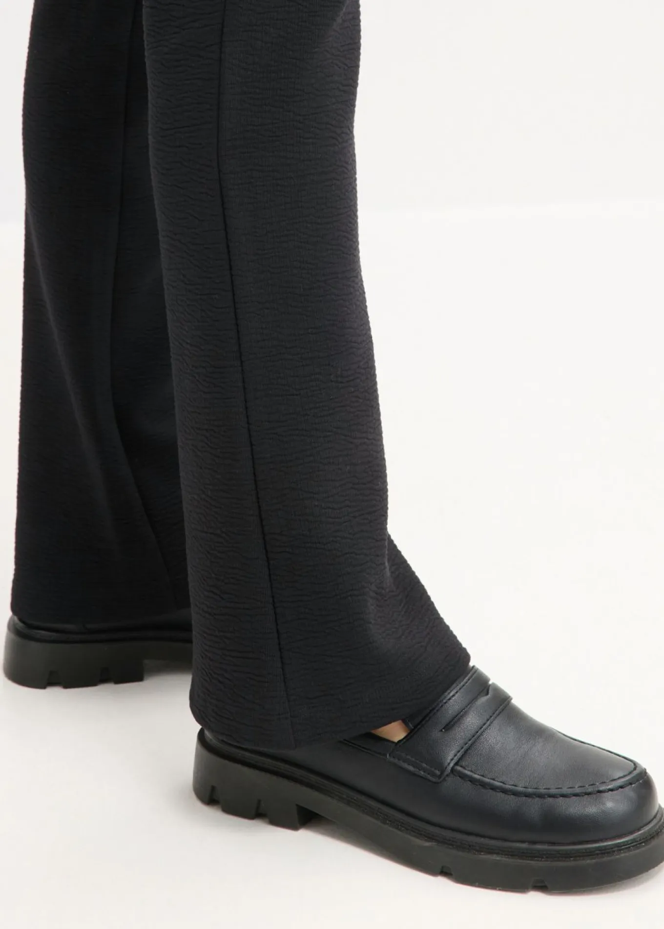 Pantalón de punto con efecto arrugado