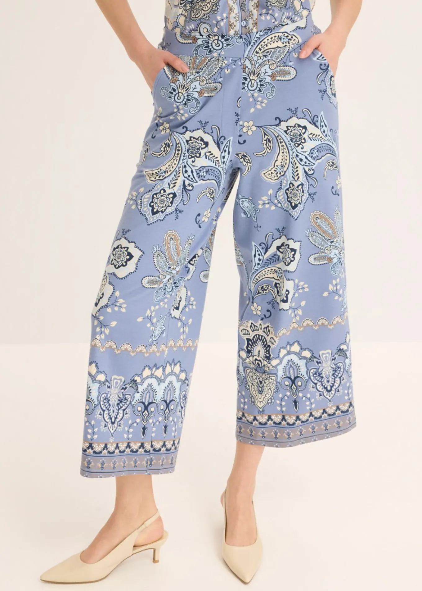 Pantalón de punto con estampado paisley