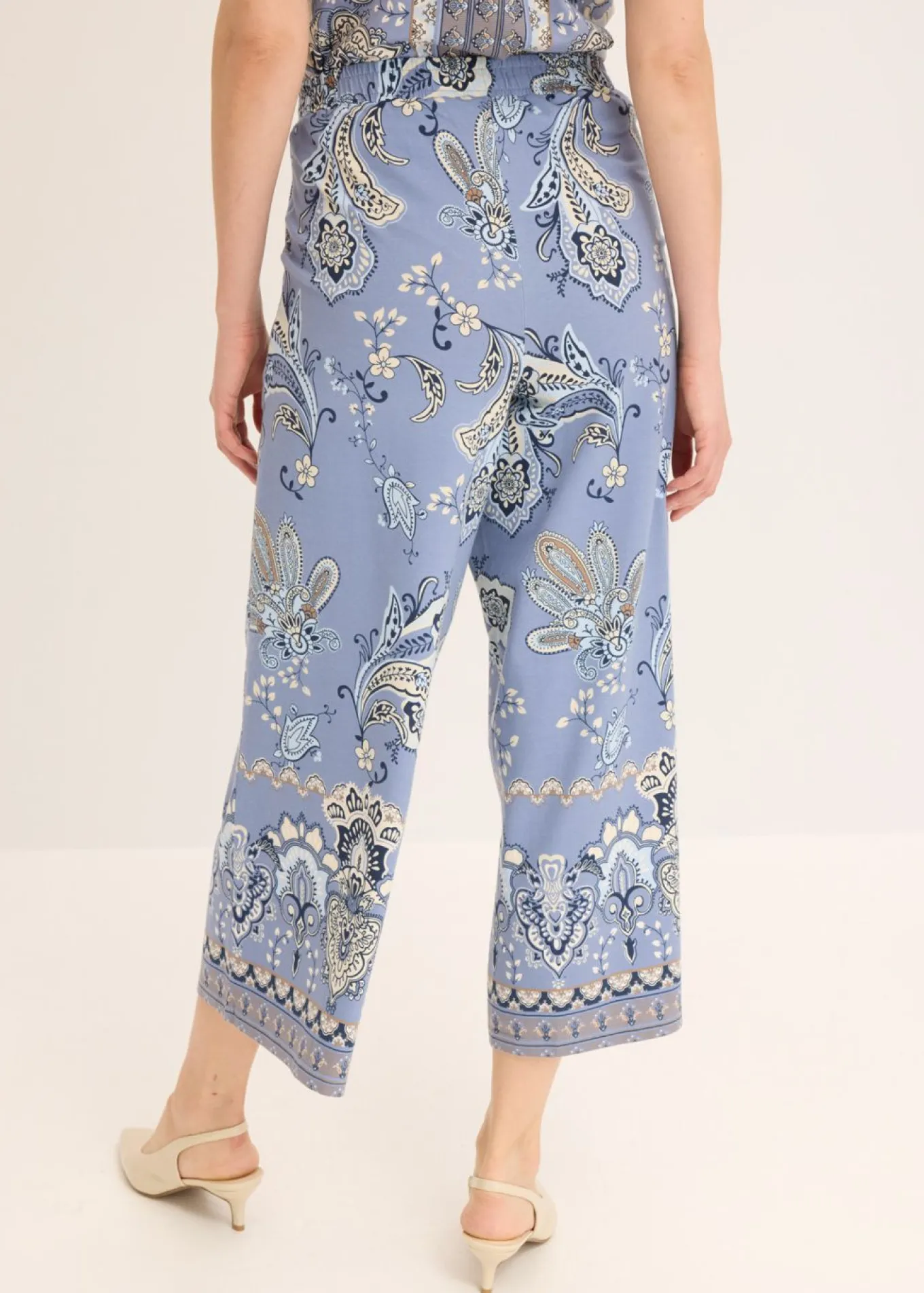 Pantalón de punto con estampado paisley