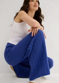 Pantalón de punto con patrón calado