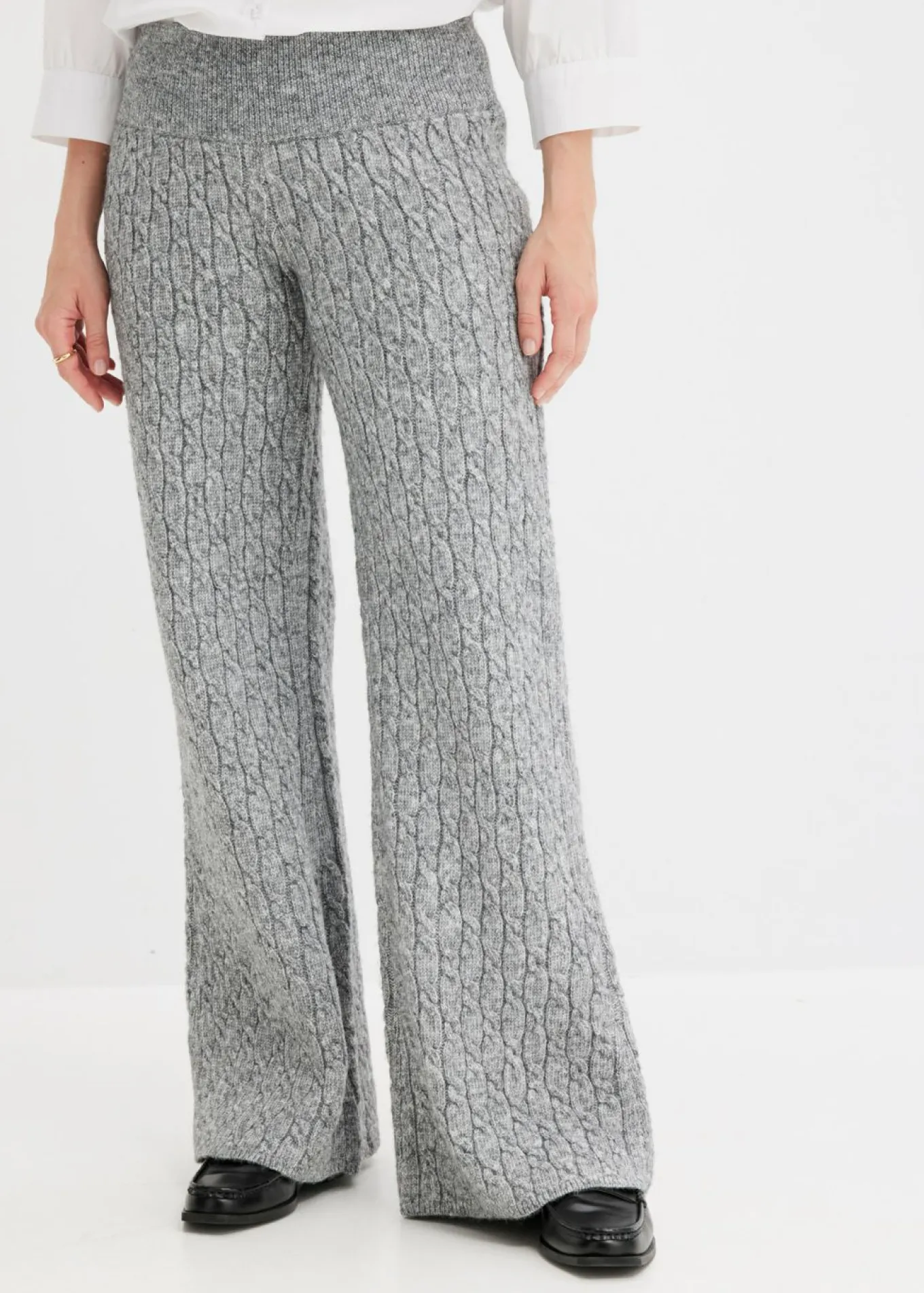 Pantalón de punto con patrón trenzado