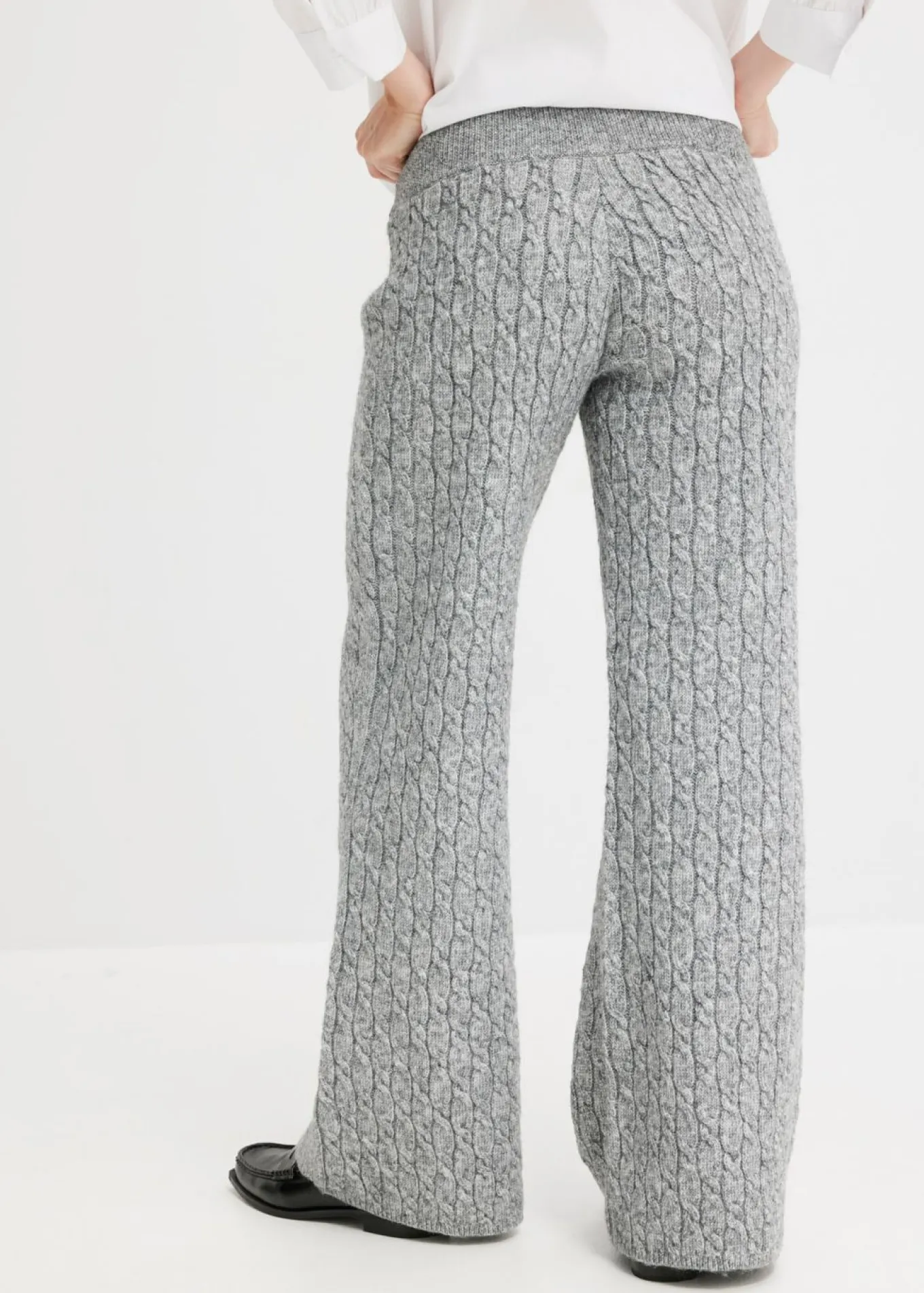 Pantalón de punto con patrón trenzado