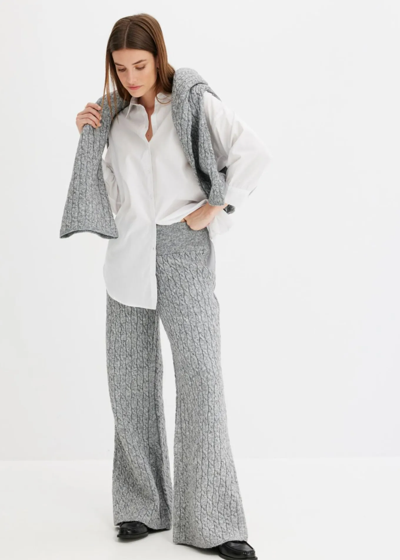 Pantalón de punto con patrón trenzado