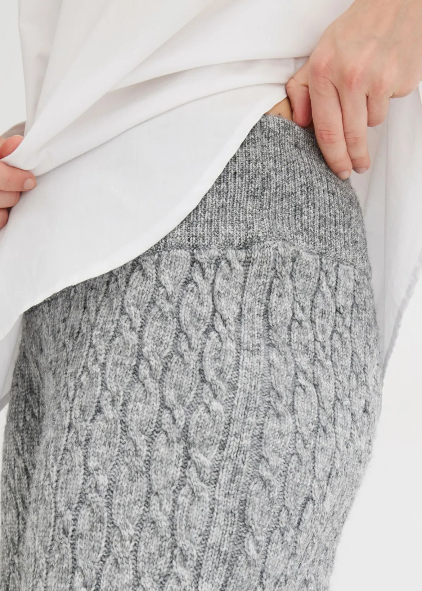 Pantalón de punto con patrón trenzado