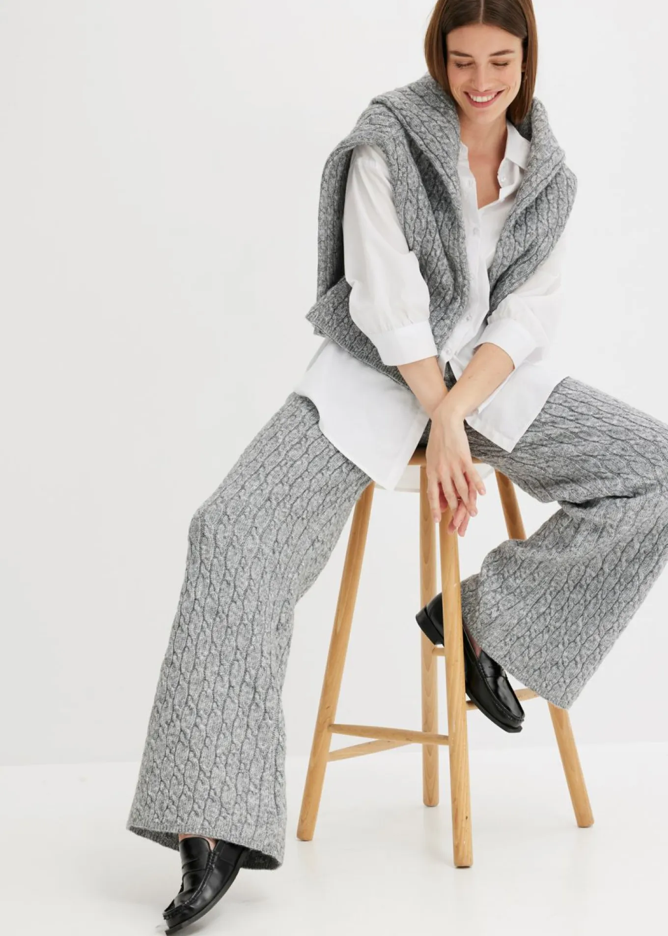 Pantalón de punto con patrón trenzado