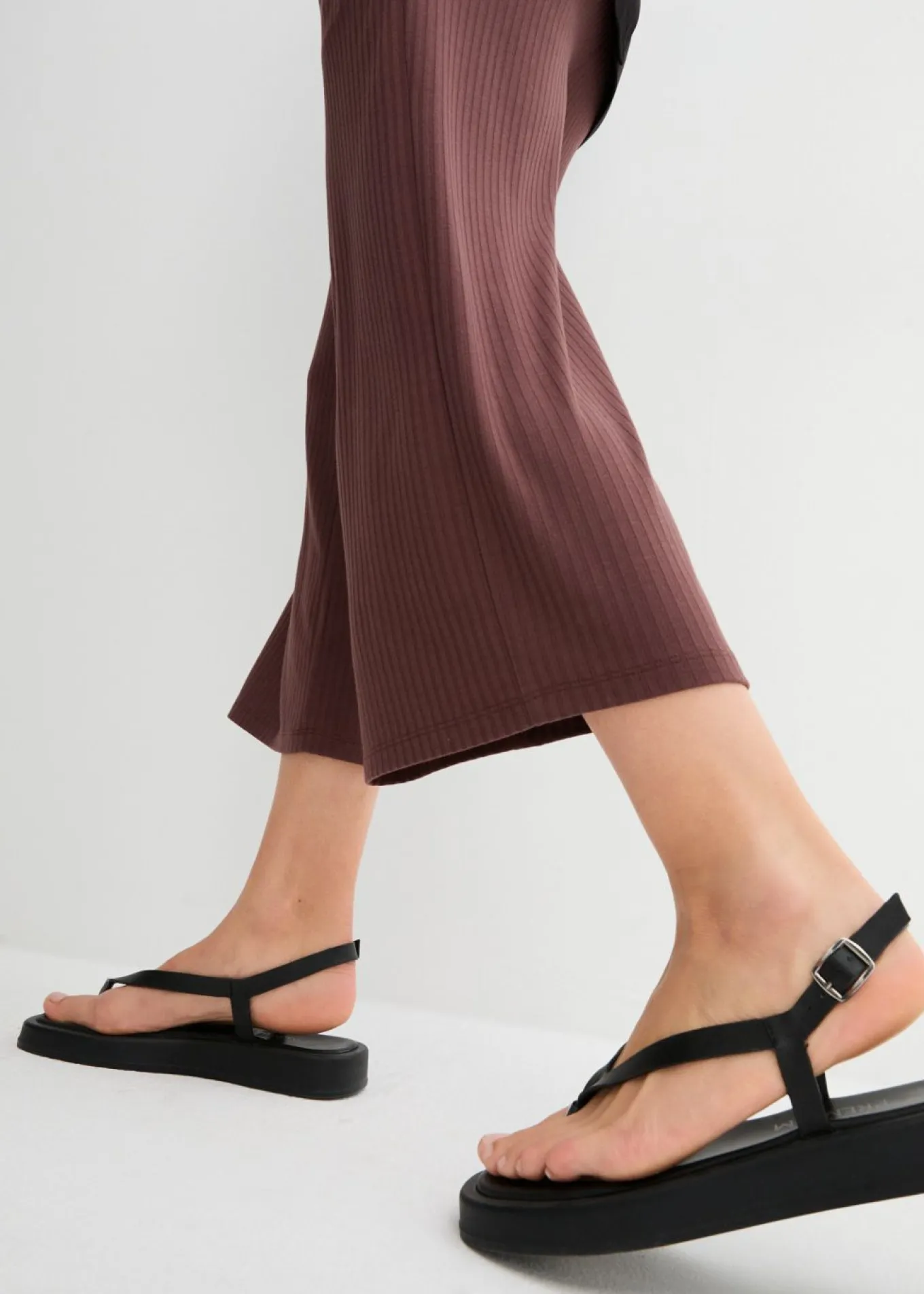 Pantalón de punto de canalé con cinturilla cómoda