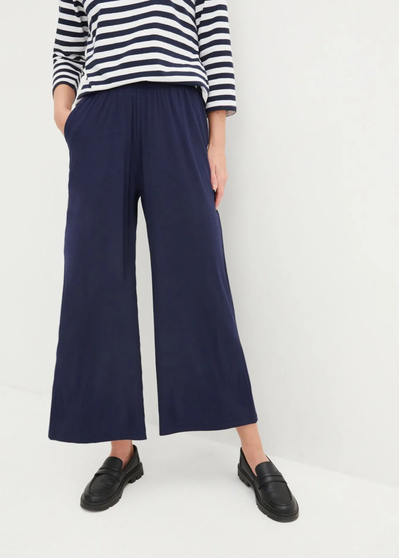 Pantalón de punto de mezcla de viscosa fluida, largo 7/8