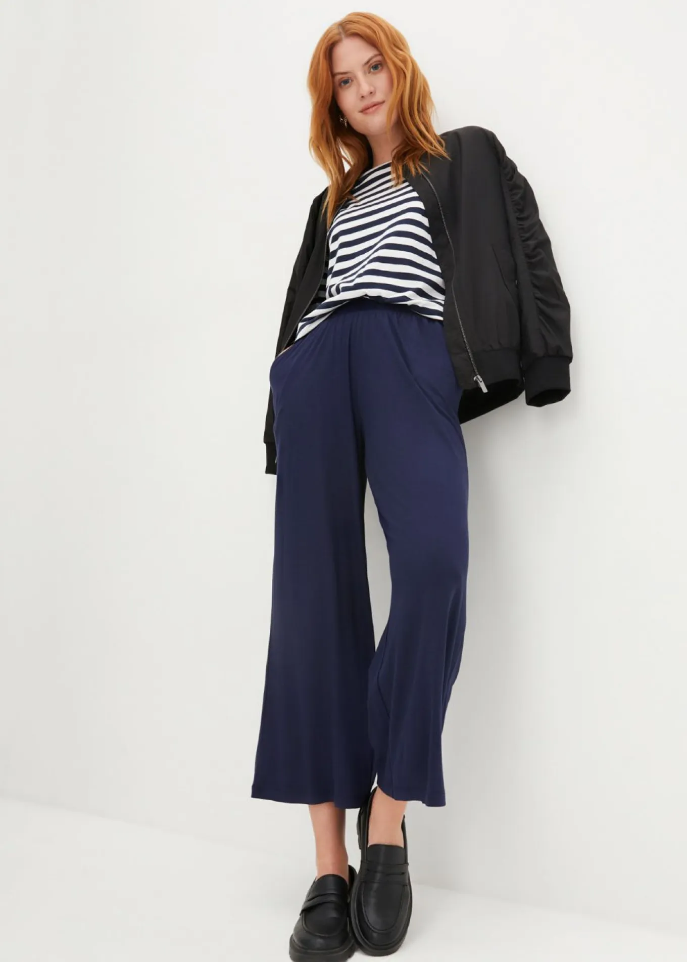Pantalón de punto de mezcla de viscosa fluida, largo 7/8