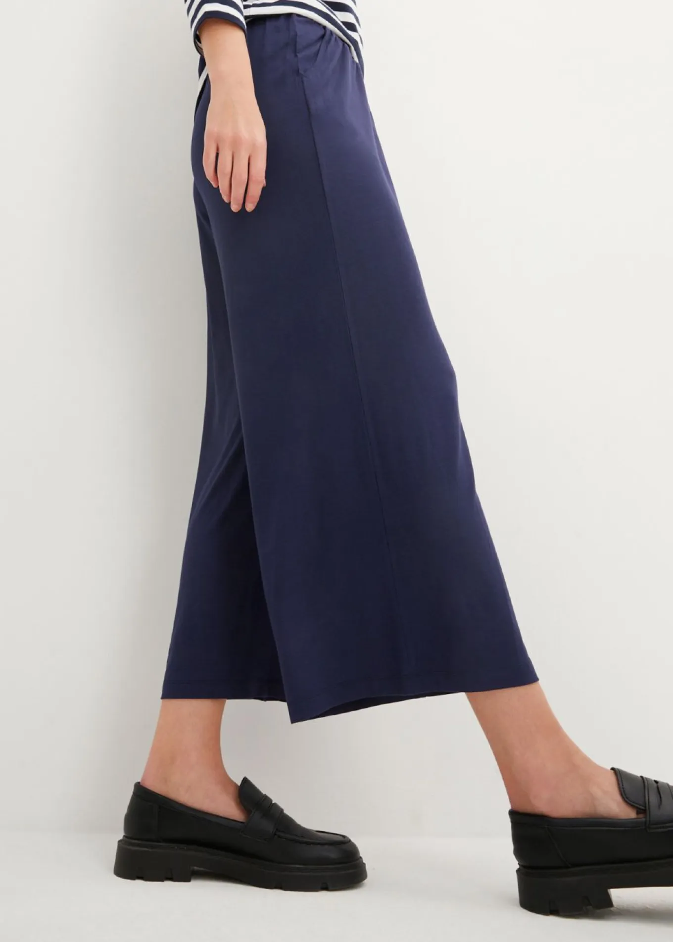 Pantalón de punto de mezcla de viscosa fluida, largo 7/8