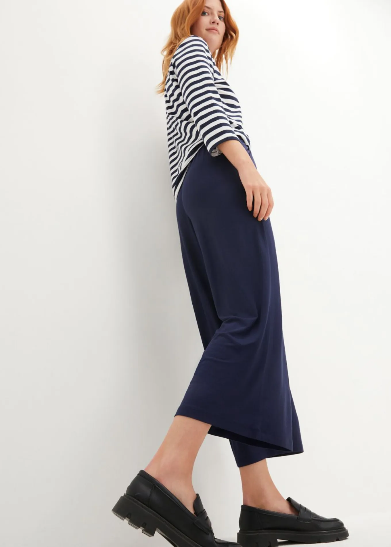 Pantalón de punto de mezcla de viscosa fluida, largo 7/8