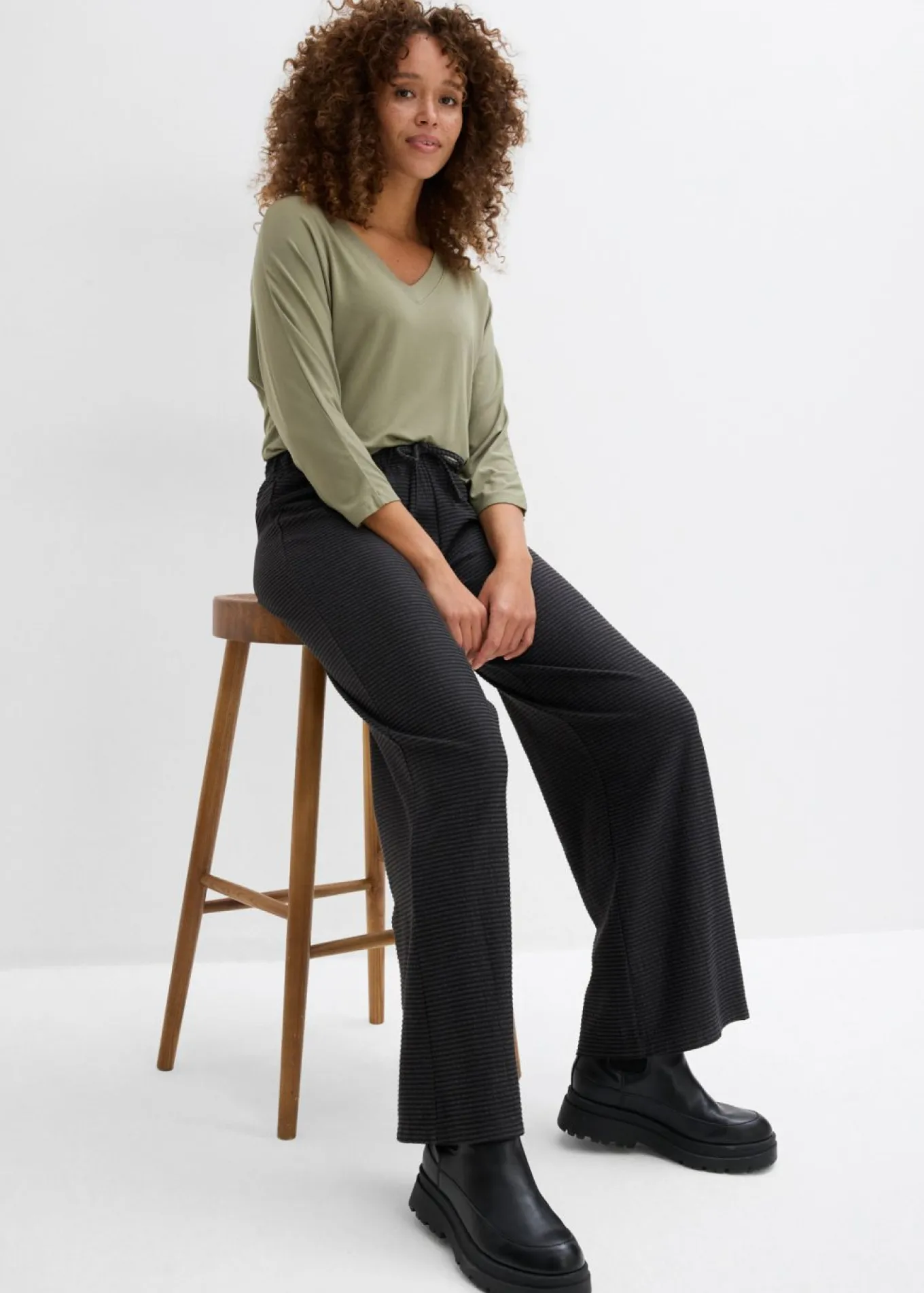 Pantalón de punto de mezcla de algodón con cordón y diseño de rayas
