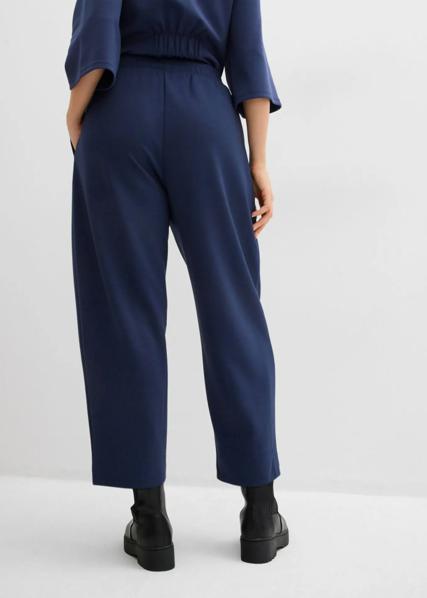 Pantalón de punto de neopreno con corte barrel