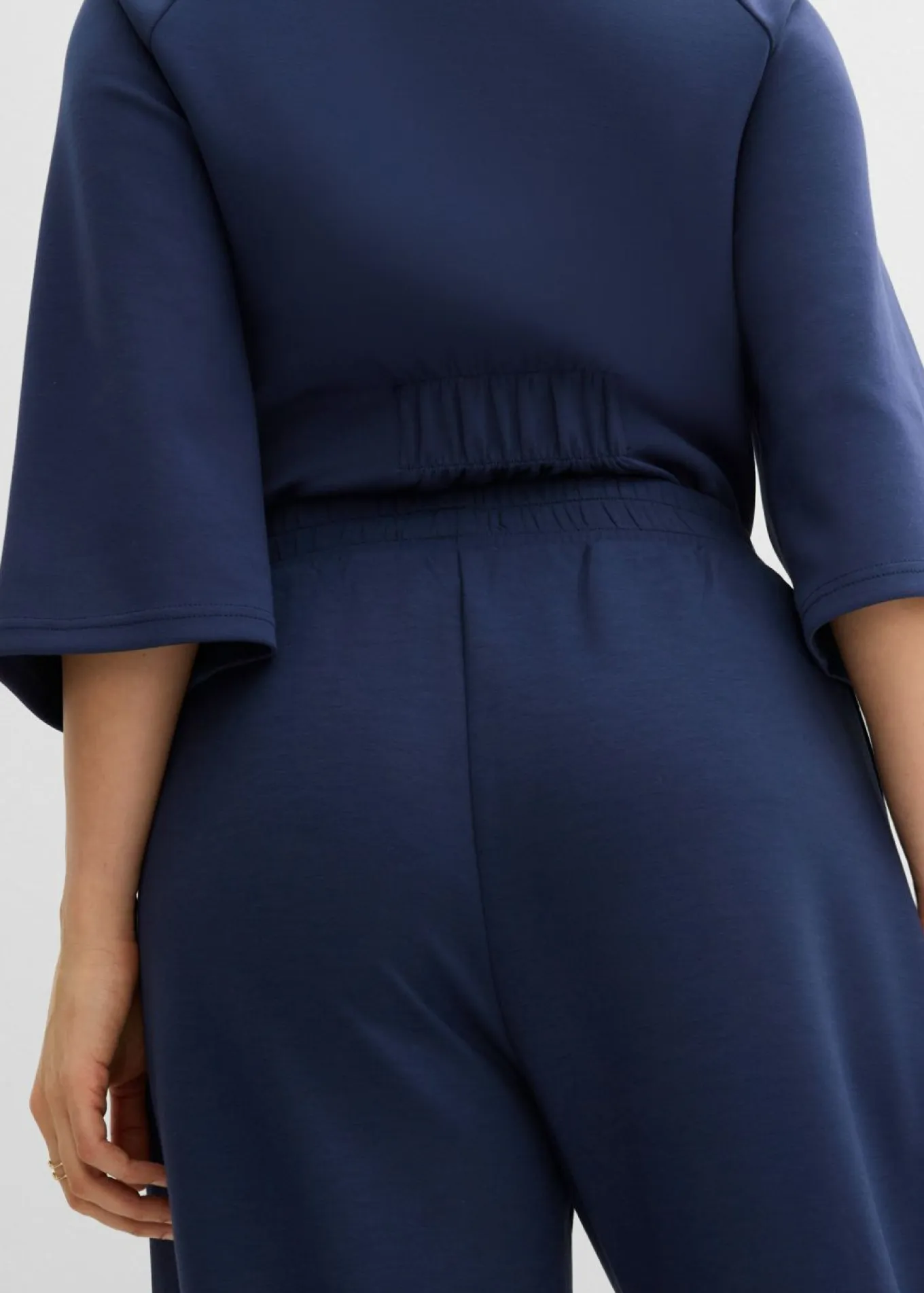 Pantalón de punto de neopreno con corte barrel