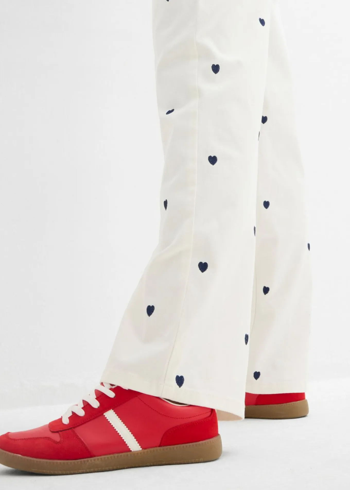 Pantalón de sarga con bordado