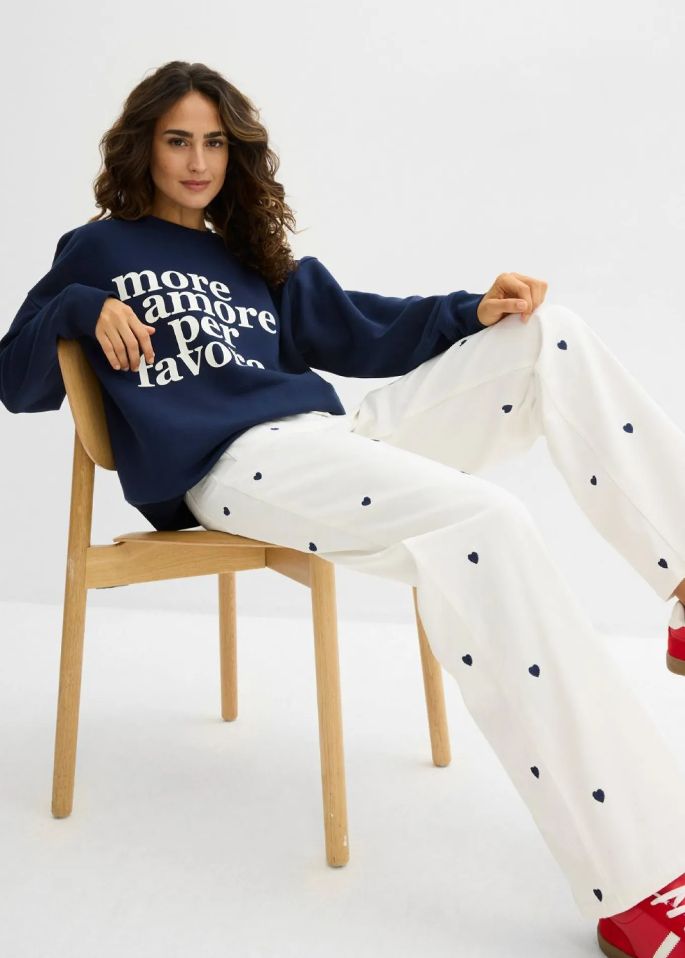 Pantalón de sarga con bordado