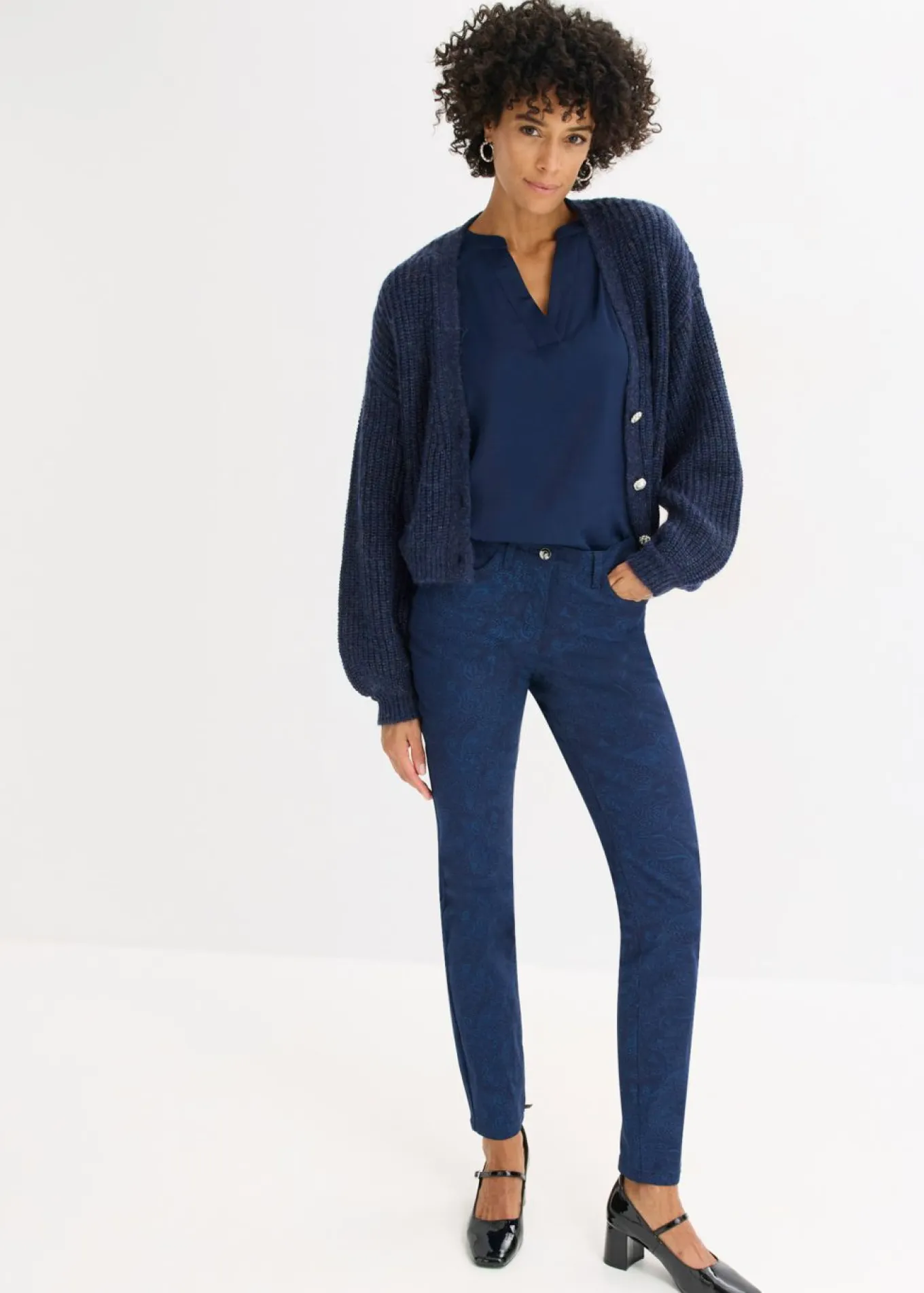 Pantalón de sarga con estampado elegante
