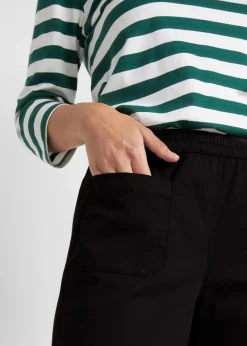 Pantalón de sarga con pernera acampanada y cintura cómoda