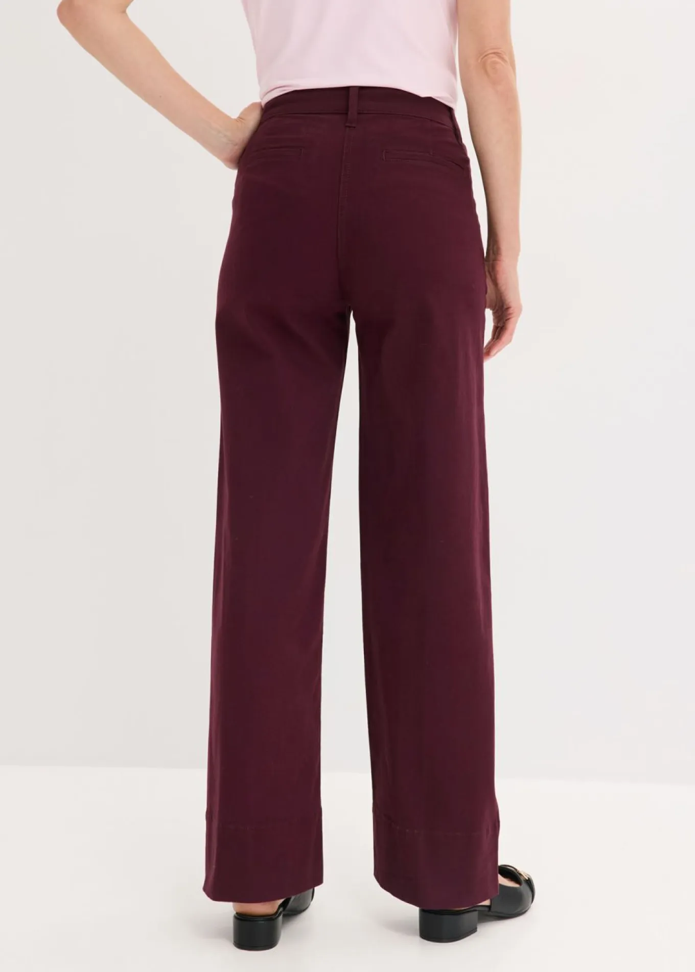 Pantalón de sarga con ribete y bolsillo