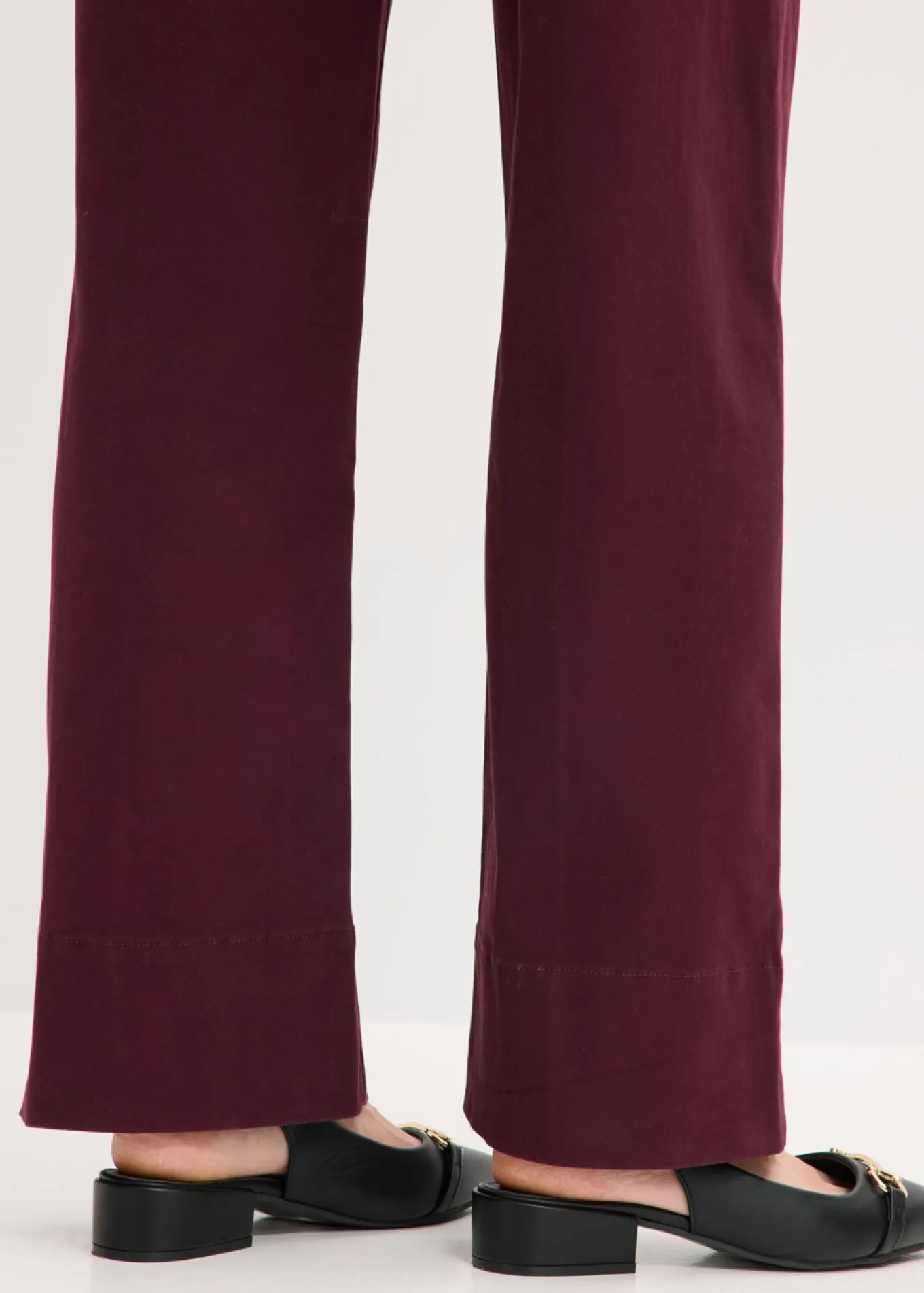 Pantalón de sarga con ribete y bolsillo