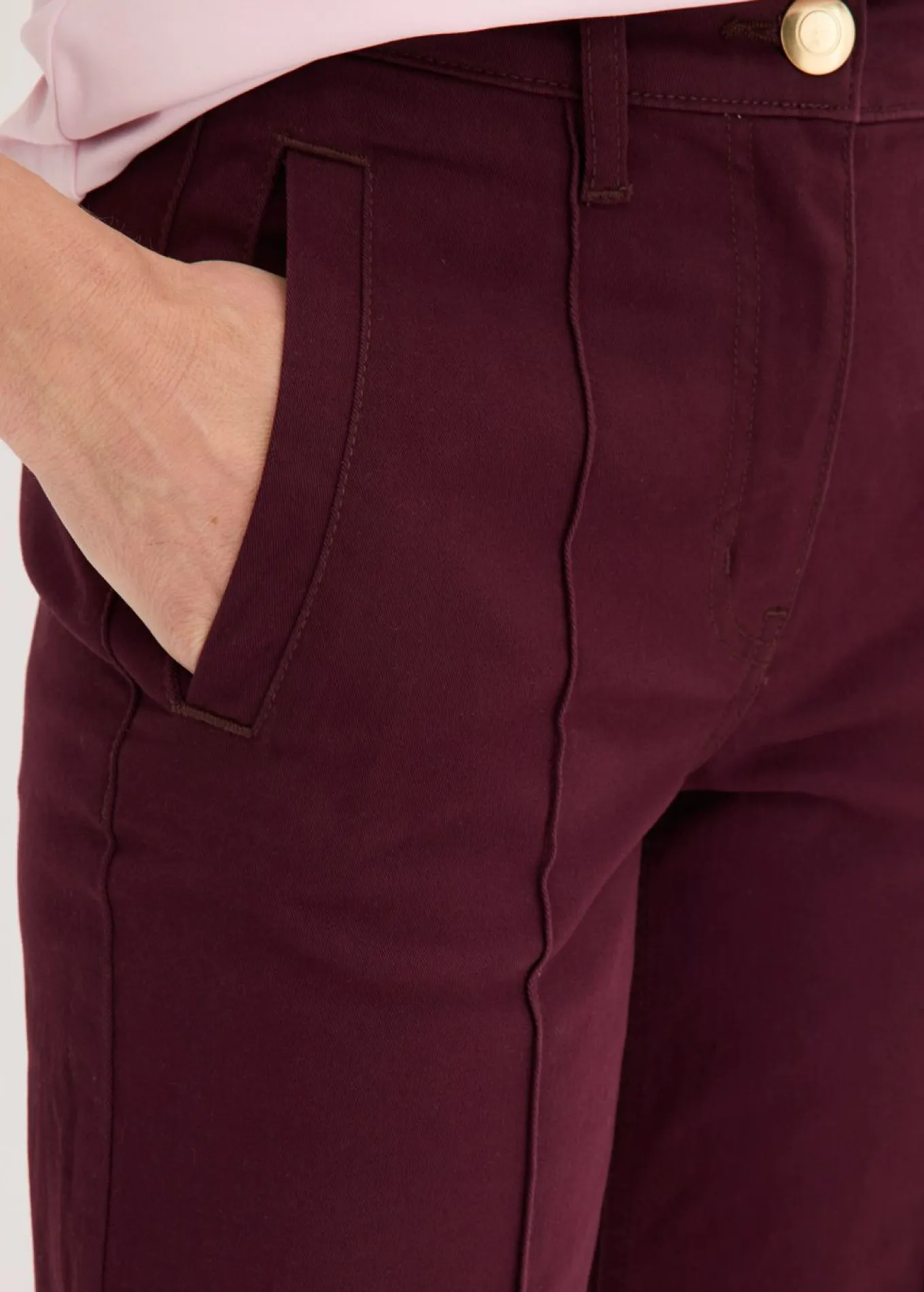 Pantalón de sarga con ribete y bolsillo