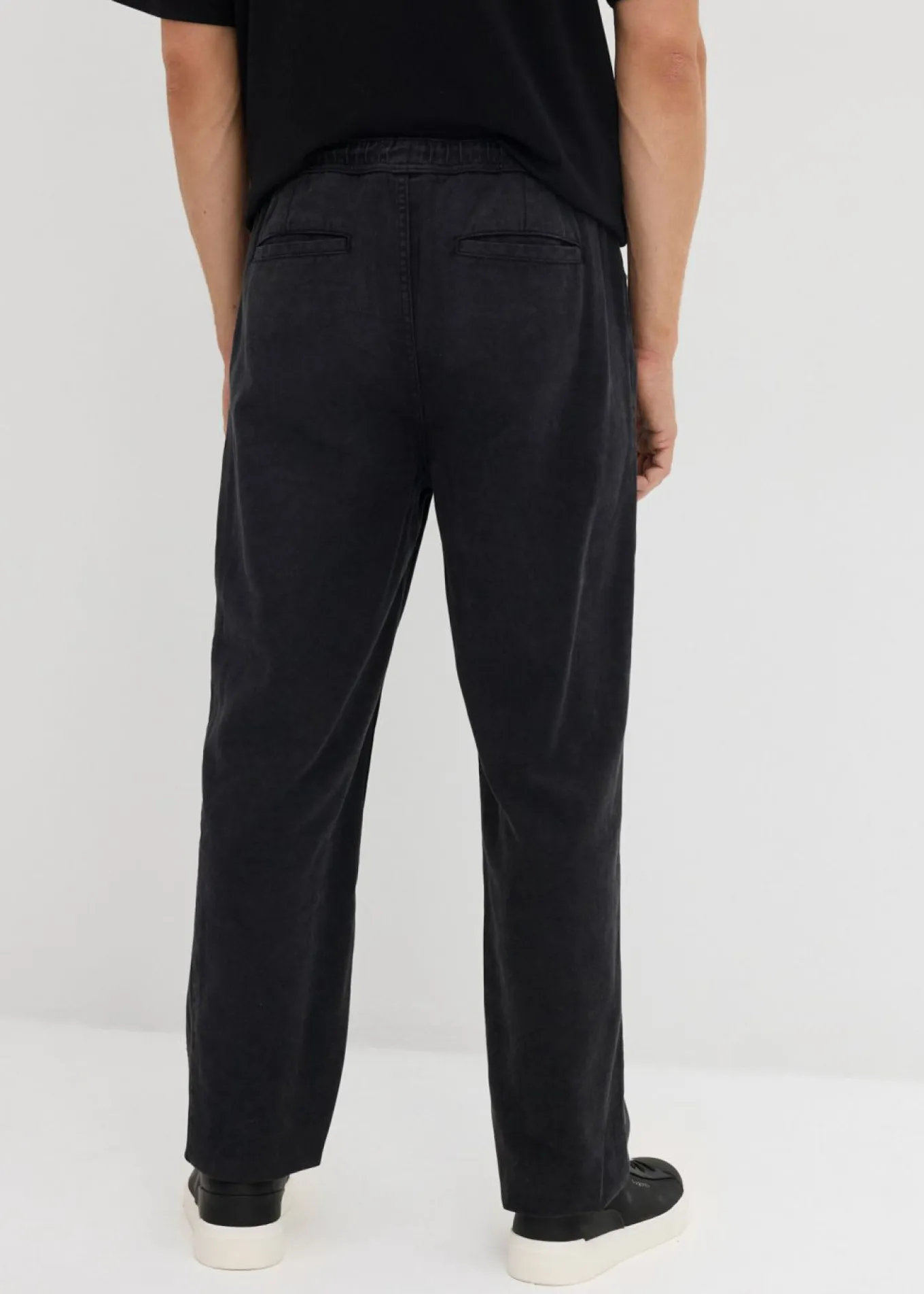 Pantalón de sarga de algodón puro de sarga con corte relajado y tapered