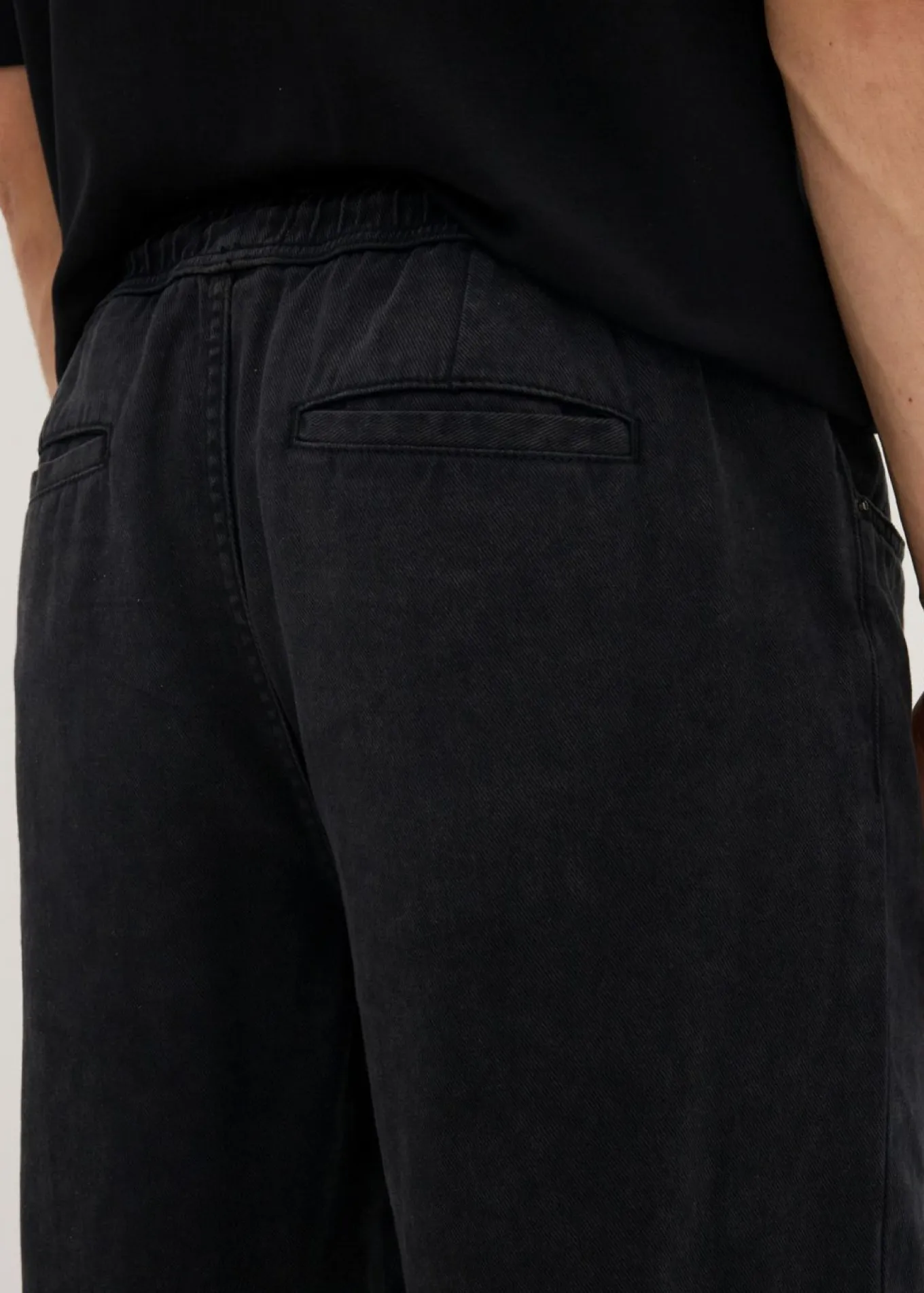 Pantalón de sarga de algodón puro de sarga con corte relajado y tapered