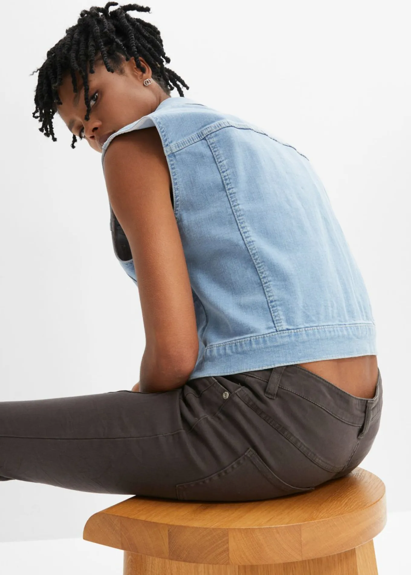 Pantalón de sarga en mezcla de algodón elástico