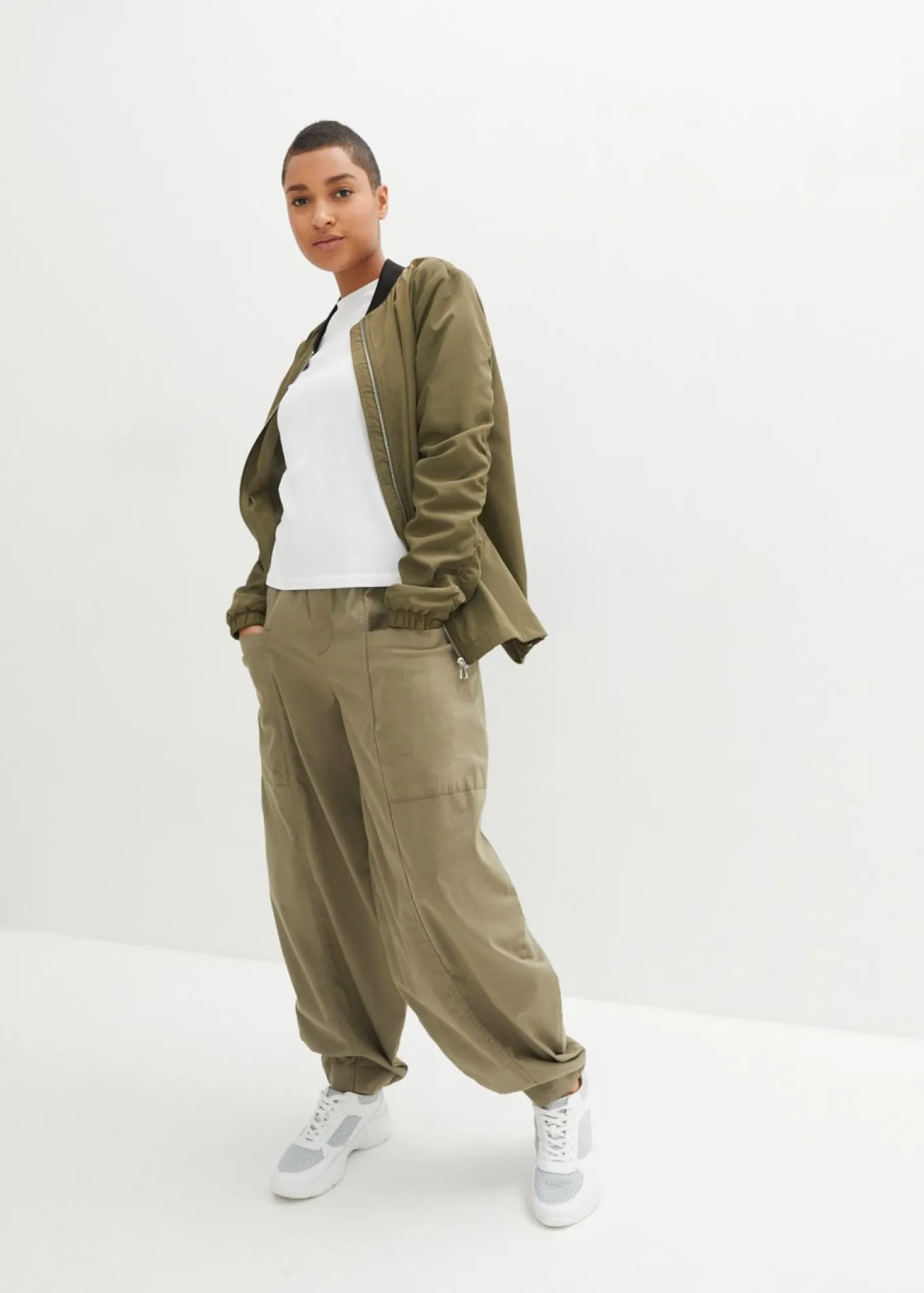 Pantalón de sarga ligero, ajuste bombacho