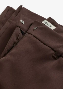 Pantalón de traje con aberturas