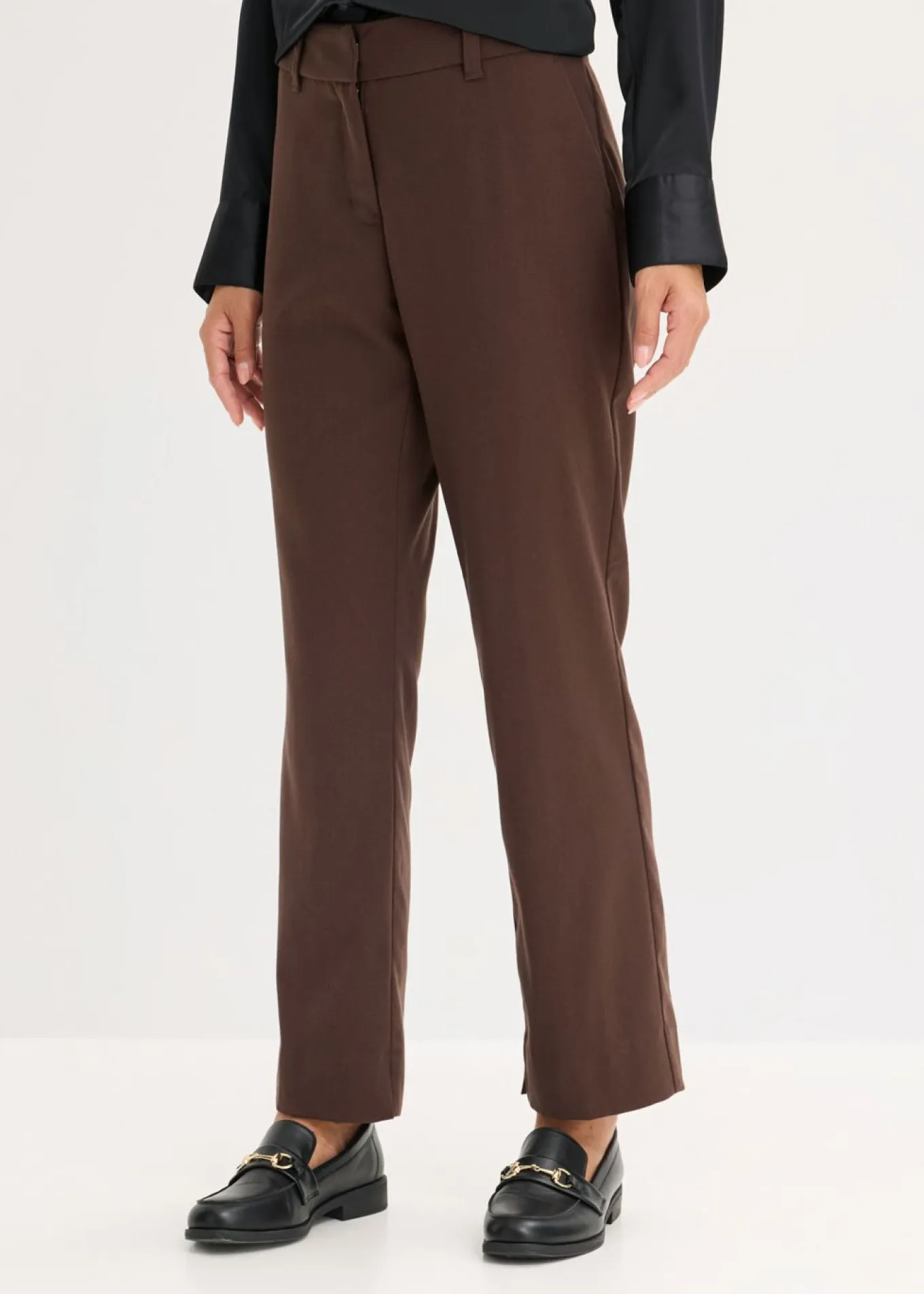 Pantalón de traje con aberturas