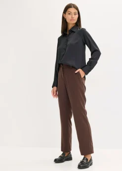 Pantalón de traje con aberturas