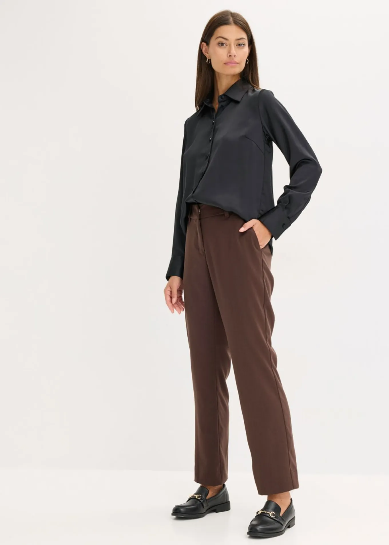 Pantalón de traje con aberturas