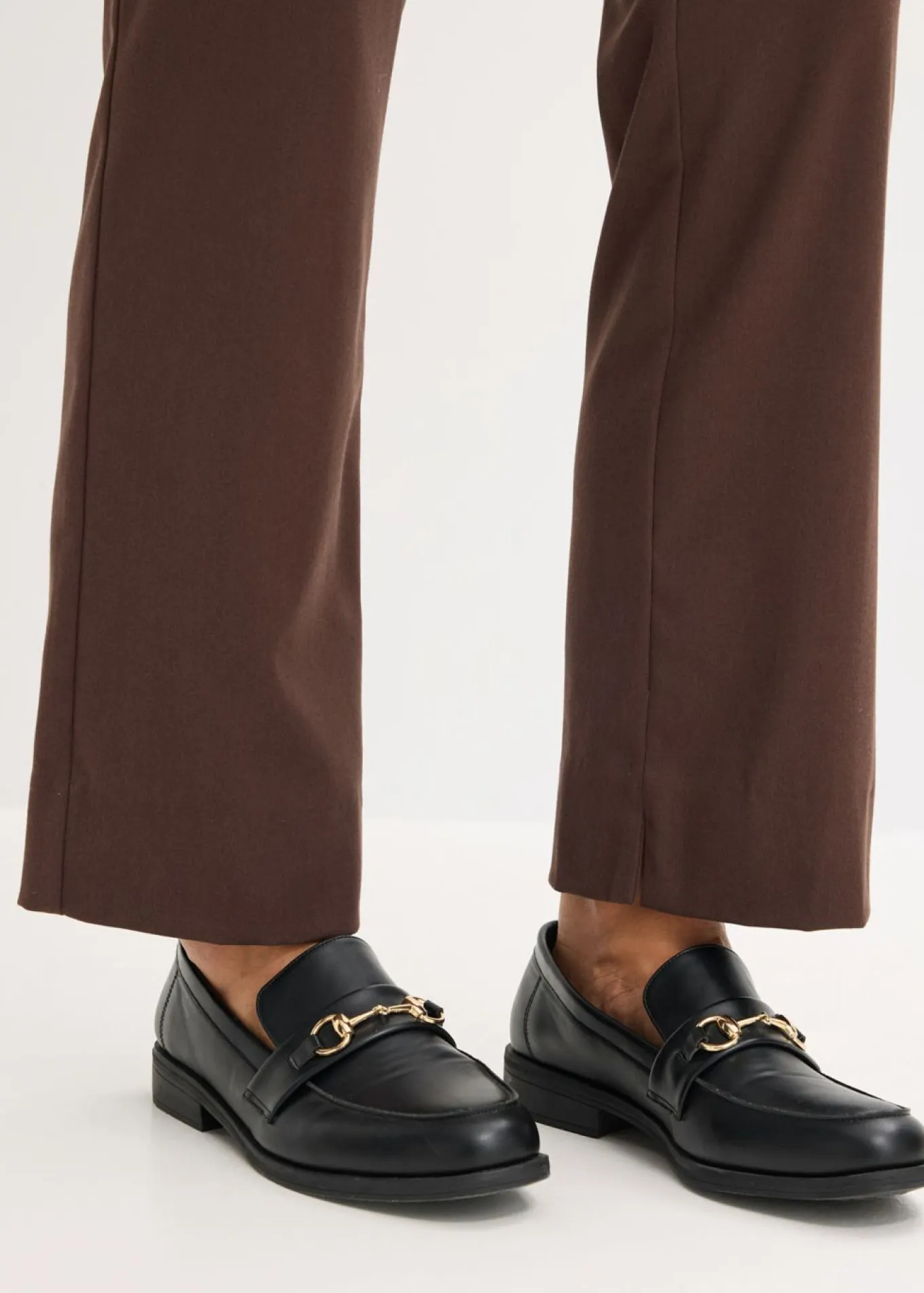Pantalón de traje con aberturas