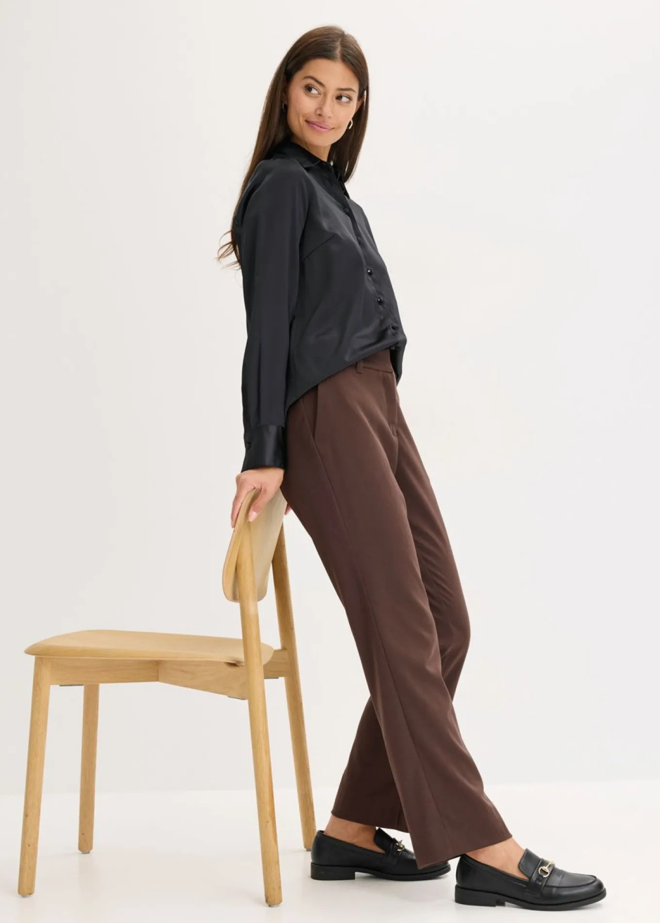 Pantalón de traje con aberturas