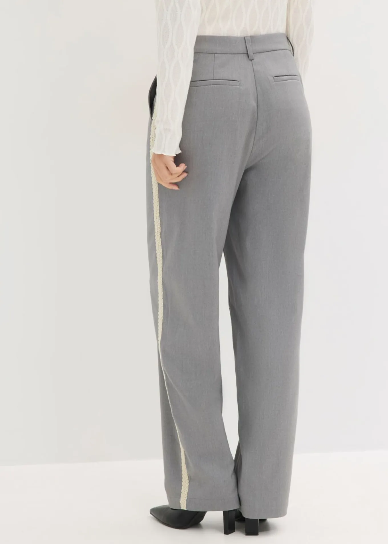 Pantalón de traje con cinturilla cómoda
