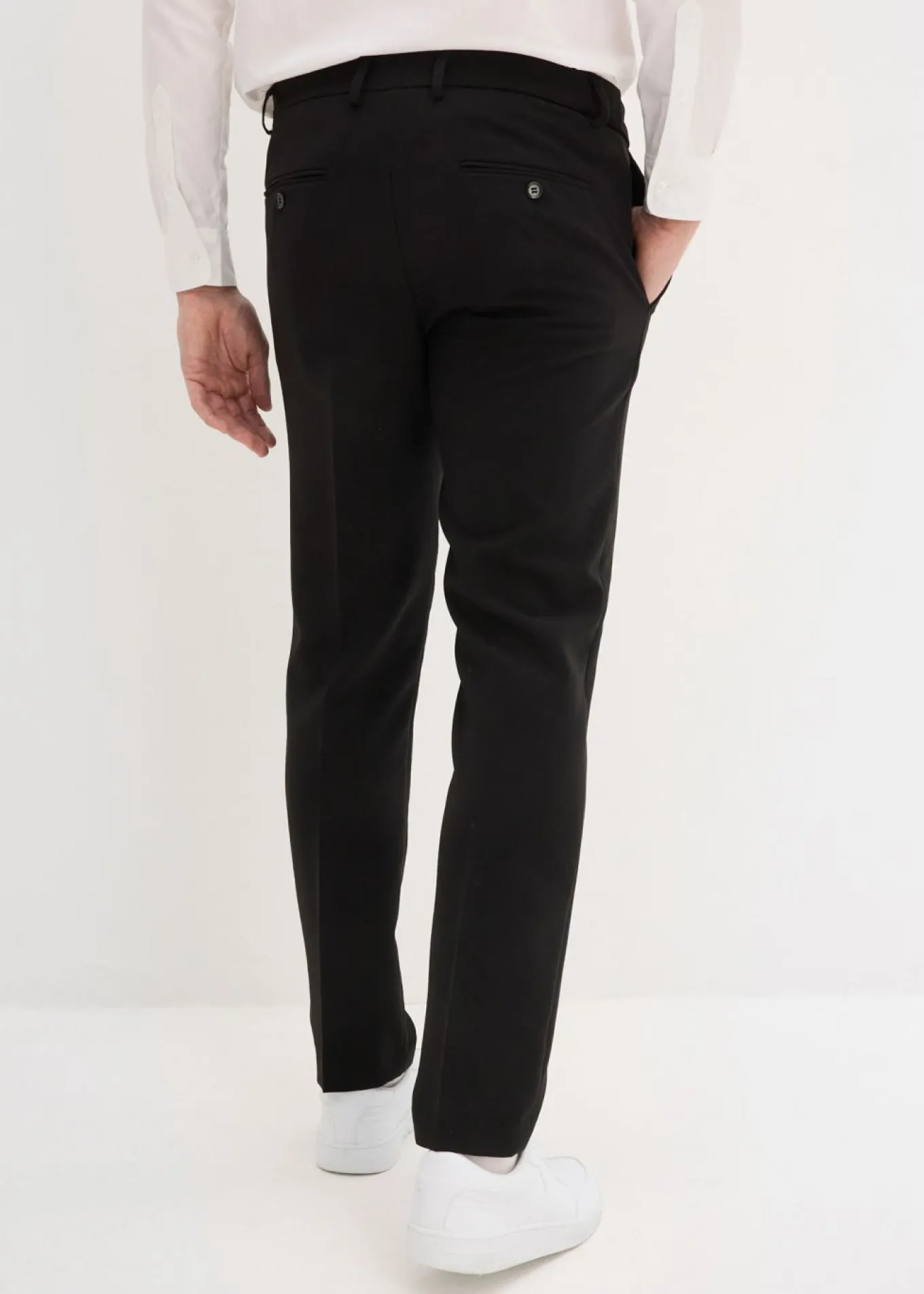 Pantalón de traje con corte entallado