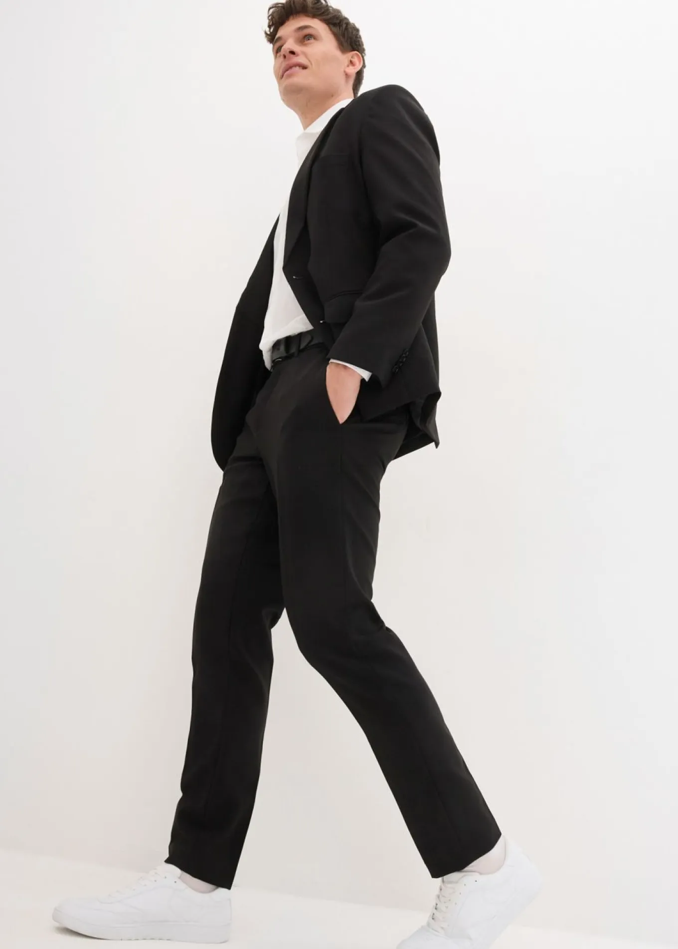 Pantalón de traje con corte entallado