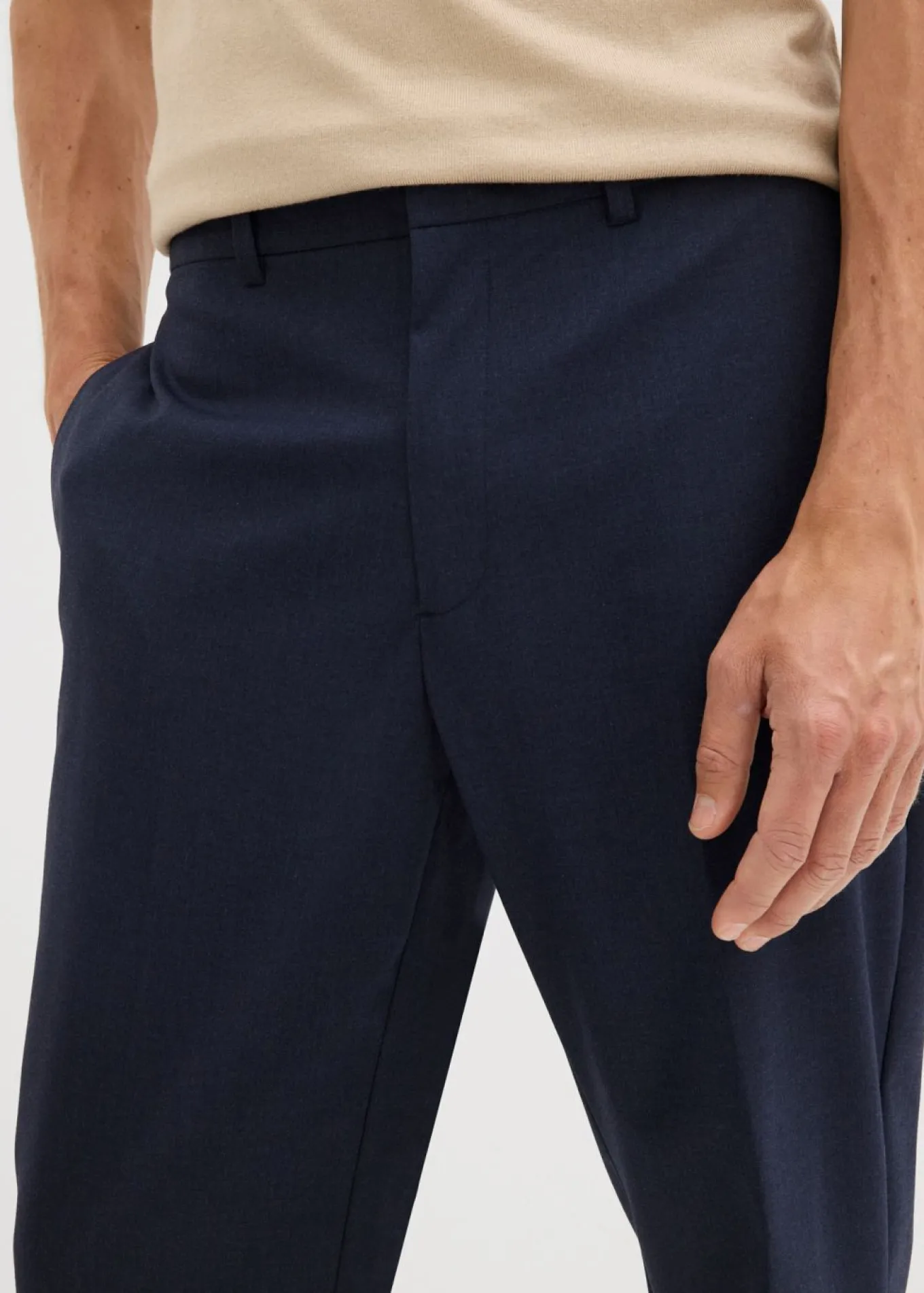 Pantalón de traje con corte informal