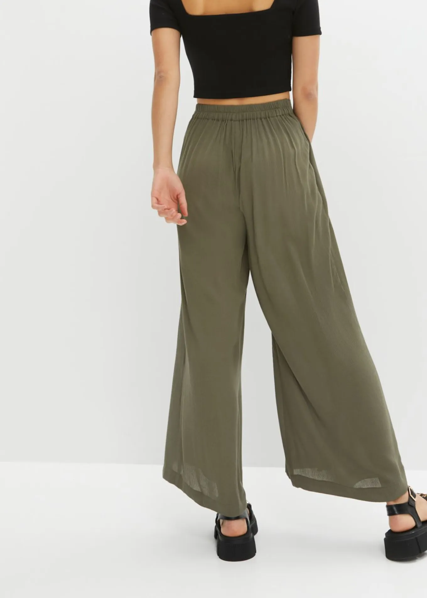 Pantalón de viscosa fluida