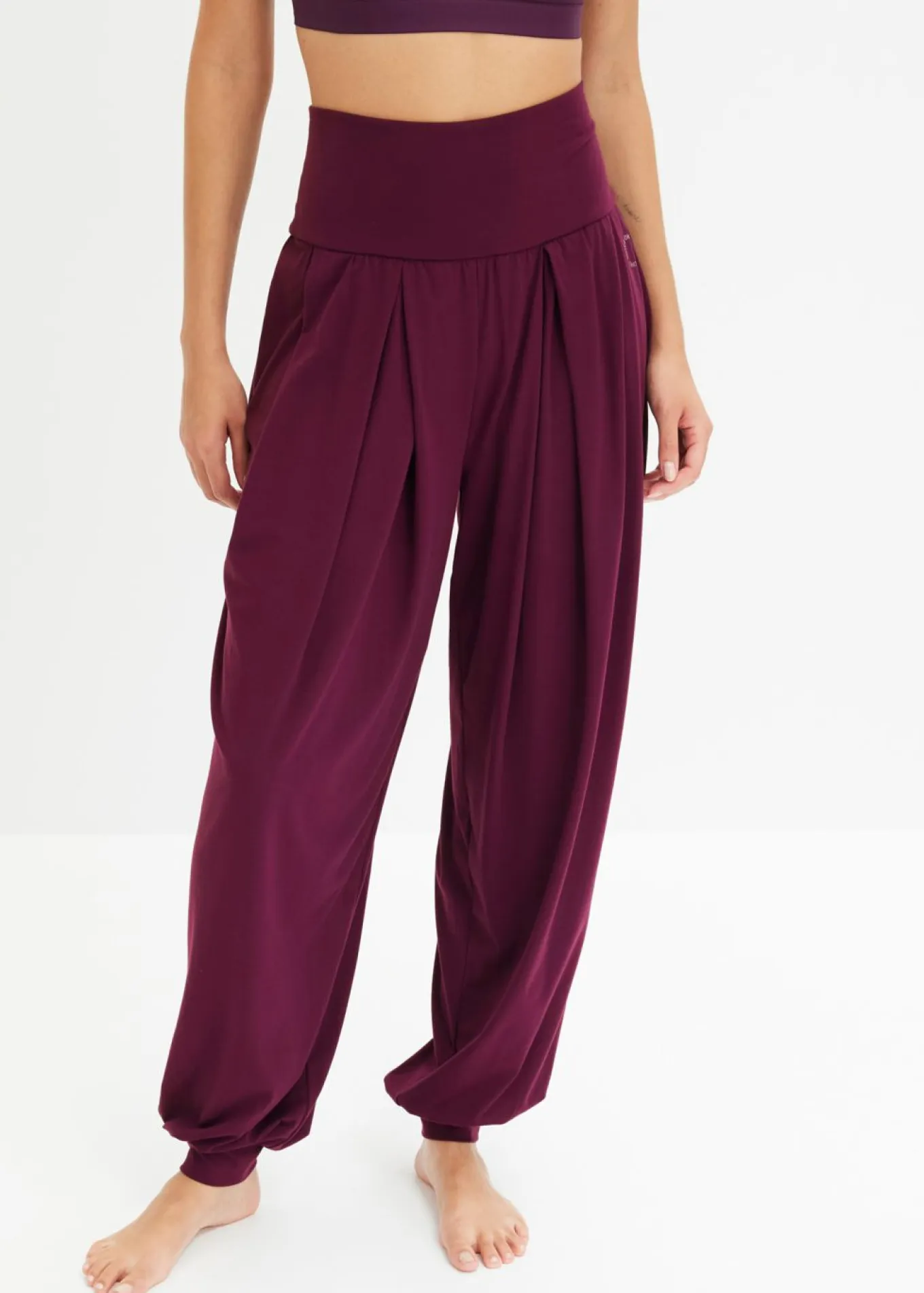 Pantalón deportivo ancho con cintura doblada