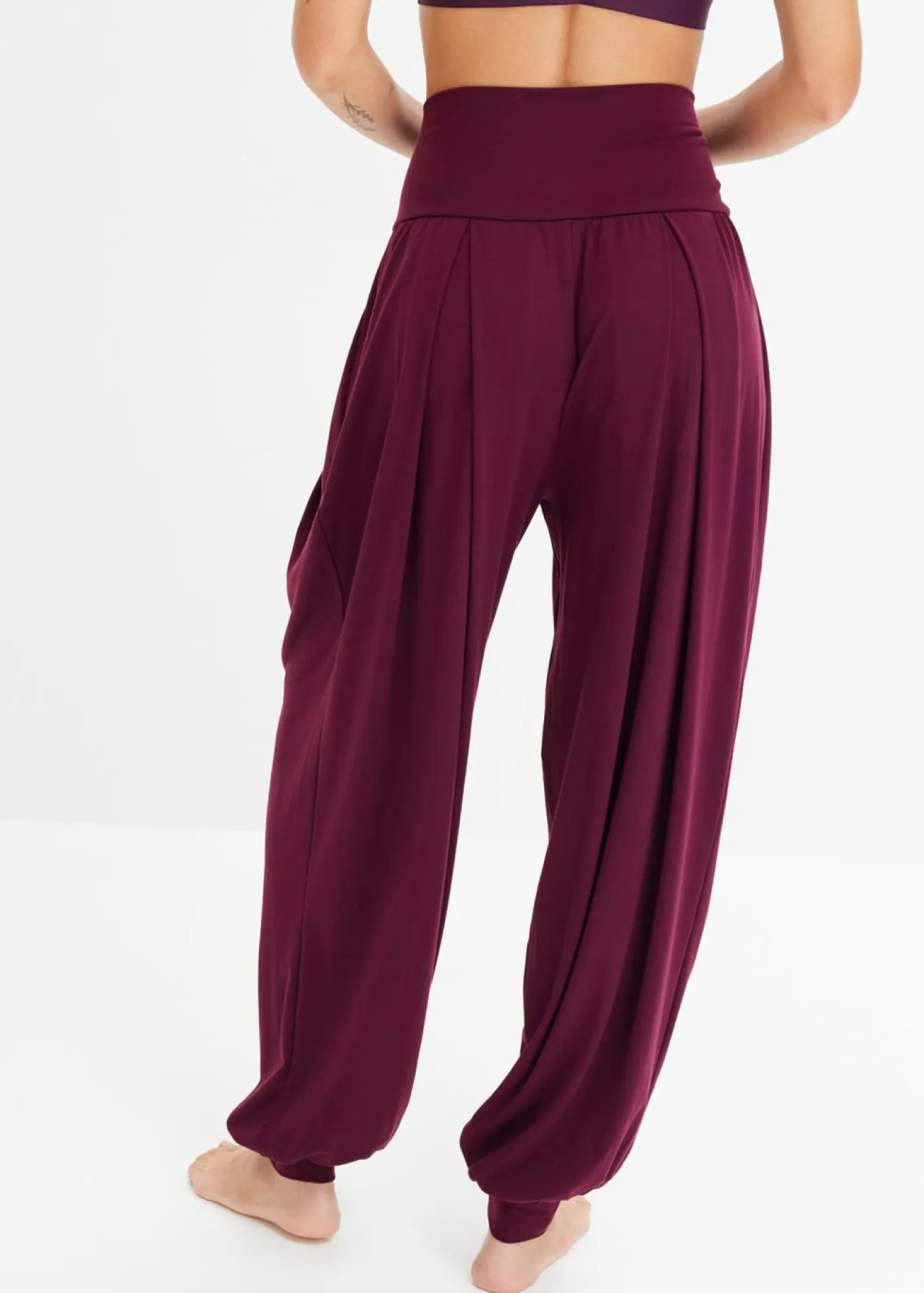 Pantalón deportivo ancho con cintura doblada