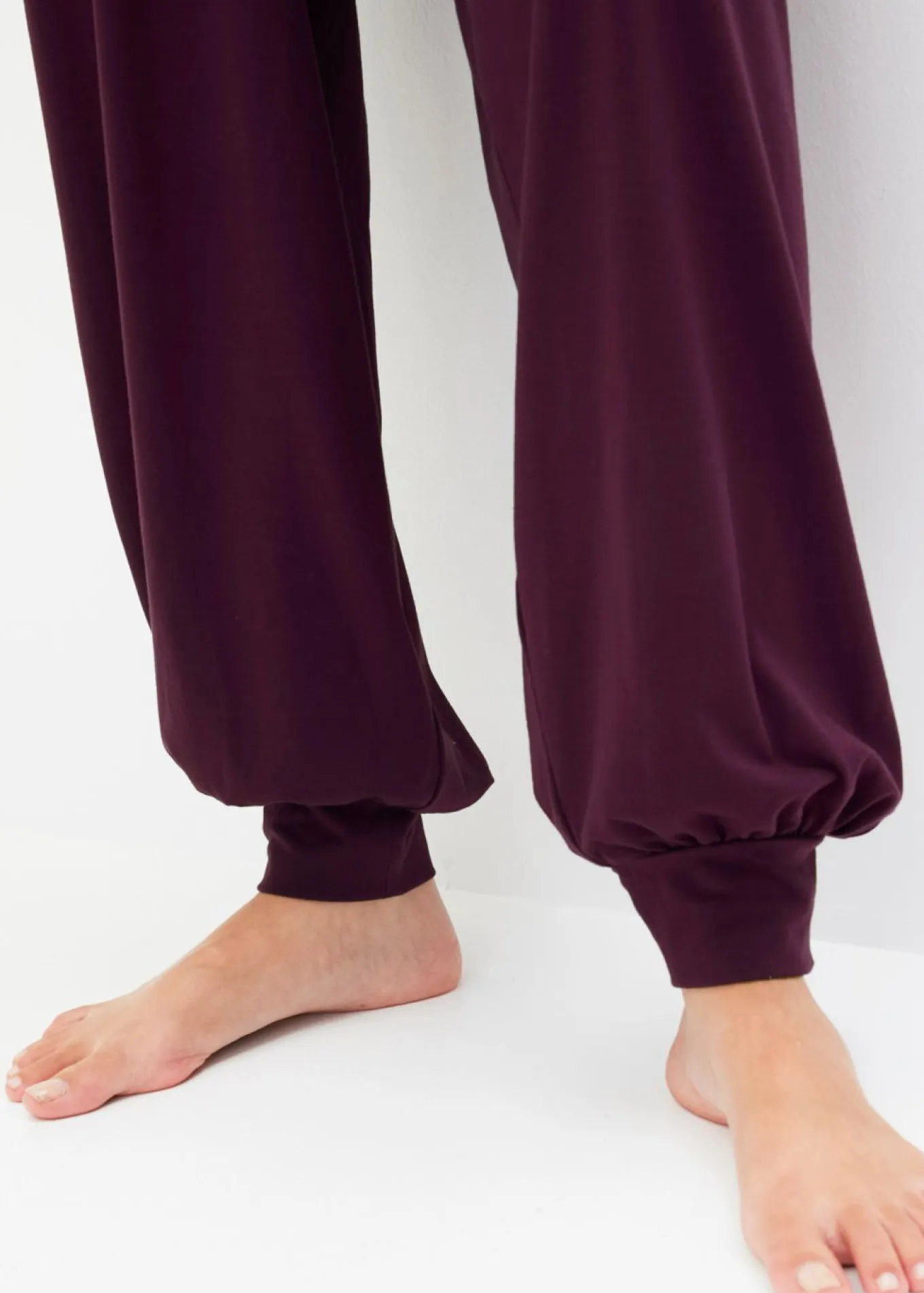 Pantalón deportivo ancho con cintura doblada