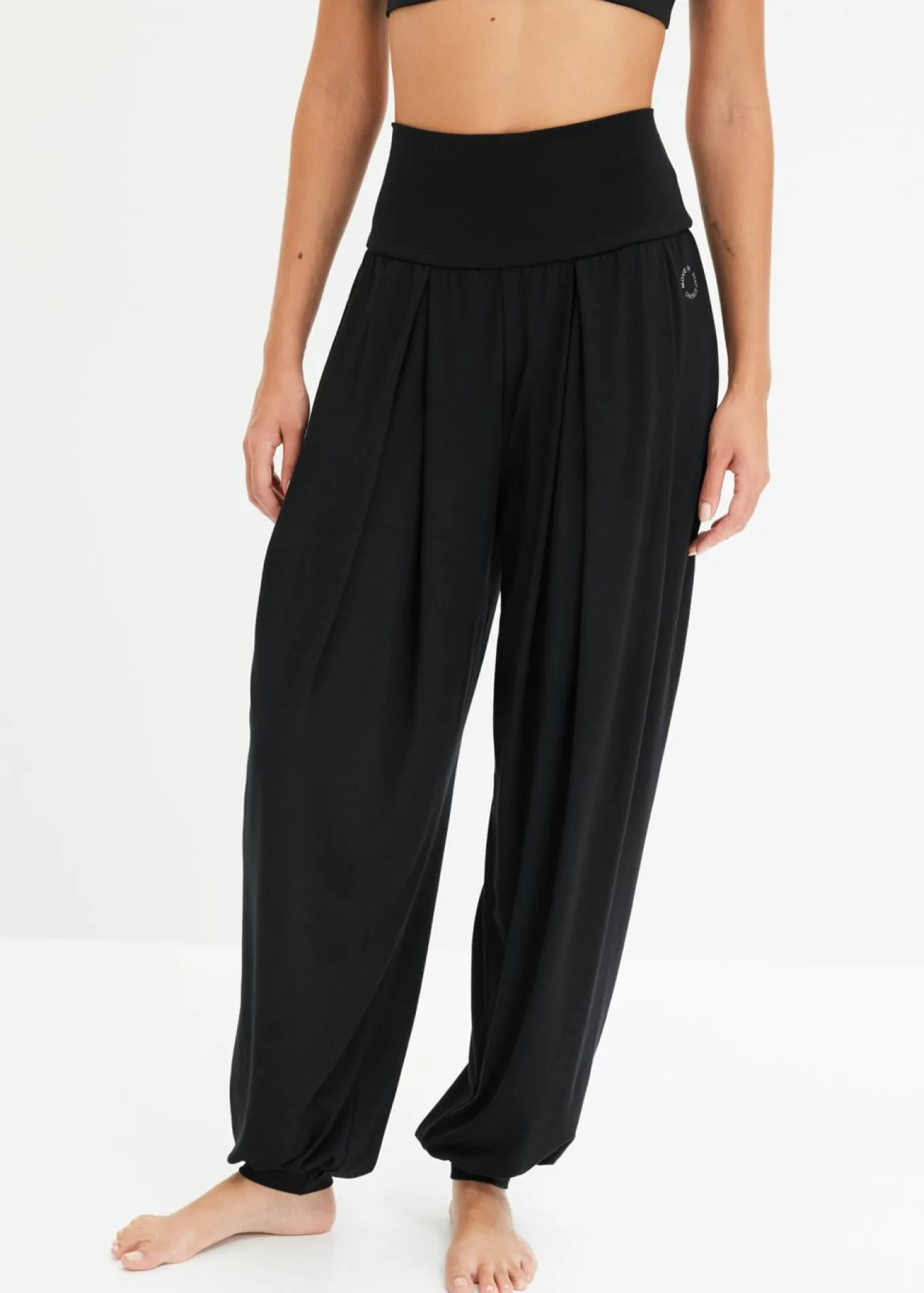 Pantalón deportivo ancho con cintura doblada