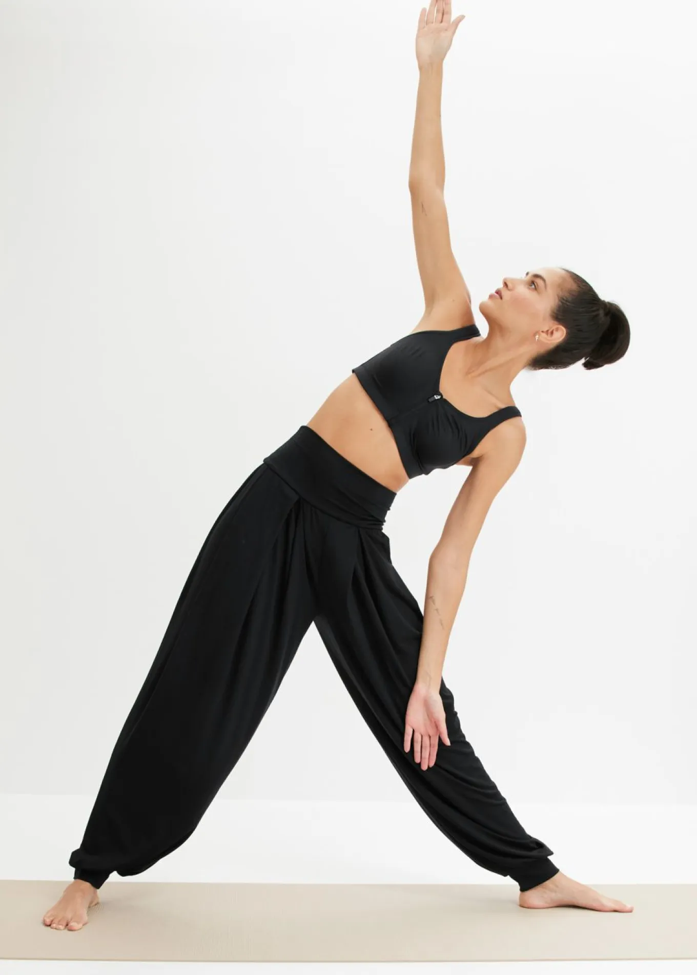 Pantalón deportivo ancho con cintura doblada